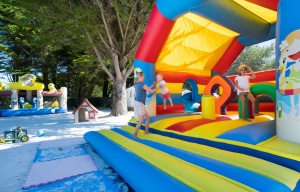 camping plage club kids 5-7-ans structure gonflable