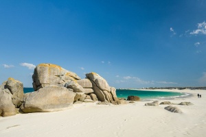 Finistère-sud - rochers sur la plage